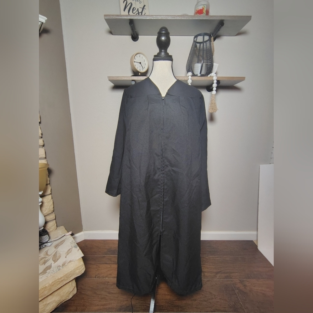 Oak Hall Graduation Gown 5'0 To 5'2